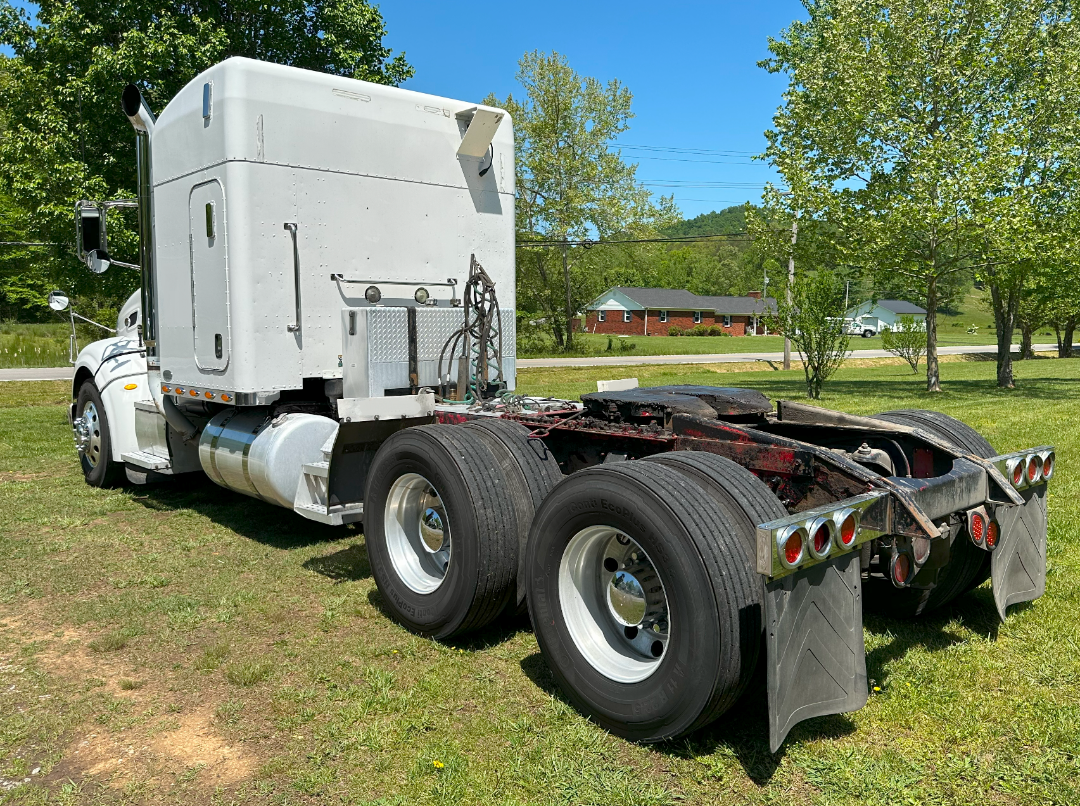 2009 PETERBILT 386 - Image 3